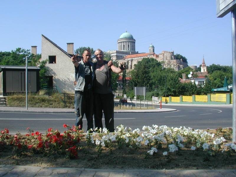 Kurz nach der Grenzberquerung (Donau) von der Republik Slovensko (Slowakei), die Grenzstadt Esztergom