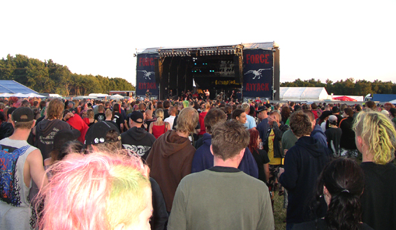 Picture: Force-Attack Punk Festival 2005 - Blick auf die Hauptb�hne