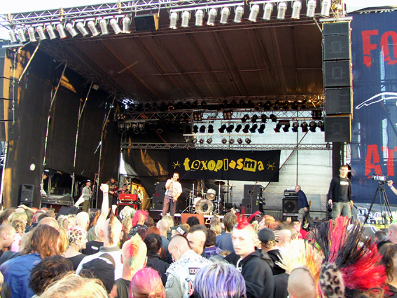 Picture: Force-Attack Punk Festival 2005 - Die Punk-Band Toxoplasma bei ihrem Auftritt auf der Hauptbhne